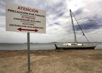 El Mar Menor se queda sin banderas azules justo cuando recupera su salud El Mar Menor se queda sin banderas azules justo cuando recupera su salud