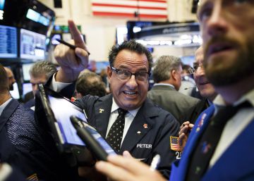 Crise política nos EUA derruba Wall Street e enfraquece real frente ao dólar Crise política nos EUA derruba Wall Street e enfraquece real frente ao dólar