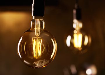 Las eléctricas comienzan a cargar los atrasos del recibo de la luz Las eléctricas comienzan a cargar los atrasos del recibo de la luz