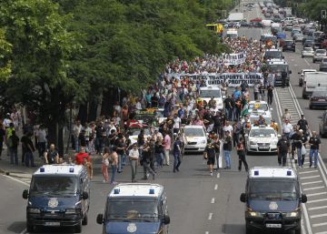 Los taxistas harán huelga este martes ante el avance de plataformas como Uber y Cabify Los taxistas harán huelga este martes ante el avance de plataformas como Uber y Cabify