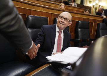 La recaudación de impuestos crece un 10,3% hasta abril y ayuda a bajar el déficit La recaudación de impuestos crece un 10,3% hasta abril y ayuda a bajar el déficit