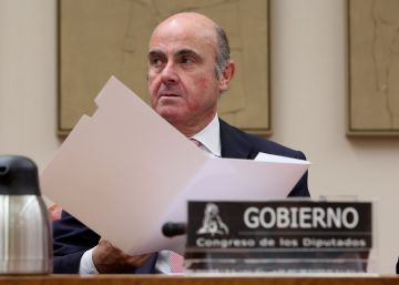Guindos dice que ayuntamientos y autonomías sacaron dinero del Popular antes de la quiebra Guindos dice que ayuntamientos y autonomías sacaron dinero del Popular antes de la quiebra