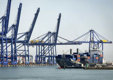 Los grandes puertos sortean la huelga con pactos individuales con los estibadores Los grandes puertos sortean la huelga con pactos individuales con los estibadores