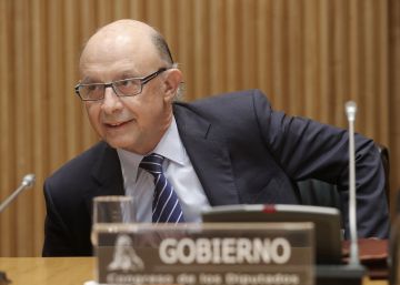 La ‘lista negra’ de Montoro se reduce: 4.549 morosos deben 15.400 millones La ‘lista negra’ de Montoro se reduce: 4.549 morosos deben 15.400 millones