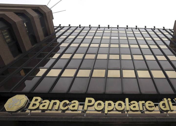 Italia prepara de urgencia un decreto para liquidar dos bancos Italia prepara de urgencia un decreto para liquidar dos bancos