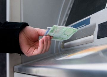 Las compras con tarjeta crecen el triple que las retiradas en el cajero