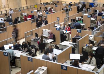 El Gobierno ultima un pacto con los sindicatos para aumentar el empleo público en sectores prioritarios