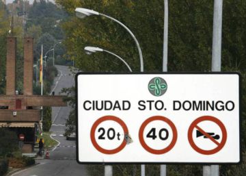 El TSJM desestima la querella de los vecinos de Santo Domingo contra la cúpula de AENA El TSJM desestima la querella de los vecinos de Santo Domingo contra la cúpula de AENA