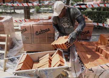 España ya tiene 1.875.413 trabajadores extranjeros, el mayor nivel desde 2010