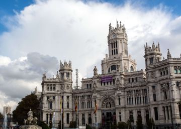 La Autoridad Fiscal avisa de que los ayuntamientos ya tienen más dinero en los bancos que deuda