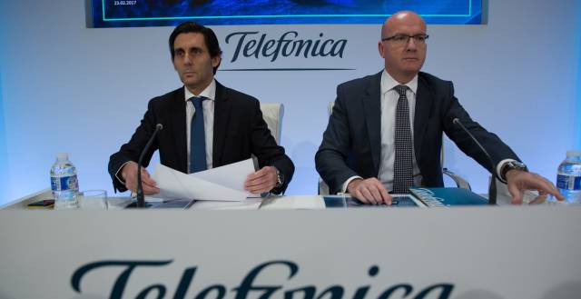 Desde la izquierda, José María Álvarez-Pallete, presidente de Telefónica, y Angél Vilá, nuevo consejero delegado.