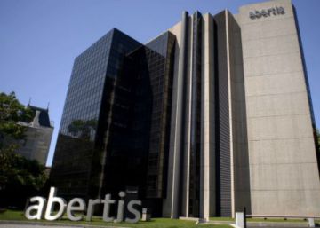 ACS admite que se plantea lanzar la OPA sobre Abertis con Hochtief ACS admite que se plantea lanzar la OPA sobre Abertis con Hochtief