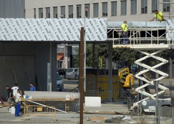 El paro baja de los cuatro millones por primera vez desde comienzos de 2009 El paro baja de los cuatro millones por primera vez desde comienzos de 2009