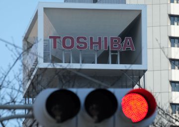 Toshiba pierde 7.474 millones y es degradada en la bolsa de Tokio Toshiba pierde 7.474 millones y es degradada en la bolsa de Tokio
