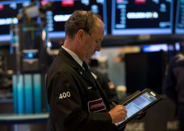 El Ibex firma su peor semana del año y pierde la cota de los 10.300 puntos El Ibex firma su peor semana del año y pierde la cota de los 10.300 puntos