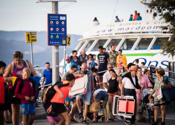 Caos turístico en el paraíso de las islas Cíes por la sobreventa de pasajes Caos turístico en el paraíso de las islas Cíes por la sobreventa de pasajes