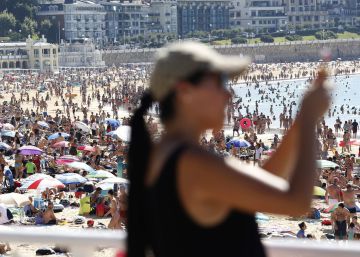Ingleses y franceses redujeron en julio sus noches de hotel en España Ingleses y franceses redujeron en julio sus noches de hotel en España