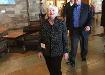 Yellen advierte del riesgo de un exceso de optimismo y defiende la regulación