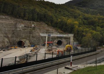 Adif encarga estudiar las filtraciones de agua en los túneles de Pajares
