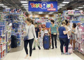 Un hombre gasta en EE UU un millón de dólares en juguetes en Toy’s ‘R’ Us días antes del cierre de la cadena