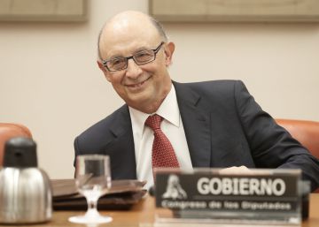 Hacienda mejora la oferta salarial a los funcionarios, pero los sindicatos la rechazan Hacienda mejora la oferta salarial a los funcionarios, pero los sindicatos la rechazan