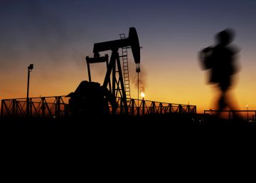 Petróleo se aproxima dos 60 dólares pela primeira vez desde julho de 2015
