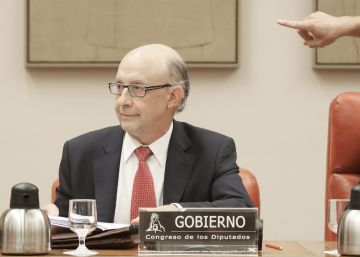 Montoro prorroga los Presupuestos al no contar con el apoyo del PNV Montoro prorroga los Presupuestos al no contar con el apoyo del PNV