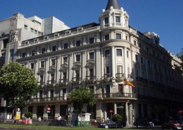 La CNMC amplia de 3 a 14 los operadores que deben costear el servicio universal La CNMC amplia de 3 a 14 los operadores que deben costear el servicio universal