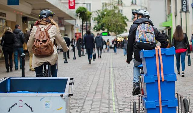 Ciclistas de la asociación en Nantes (Francia).