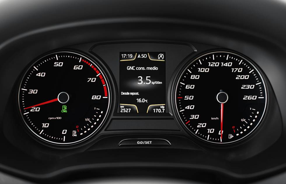 Instrumentación con indicadores específicos para el gas natural del Seat León TGi.
