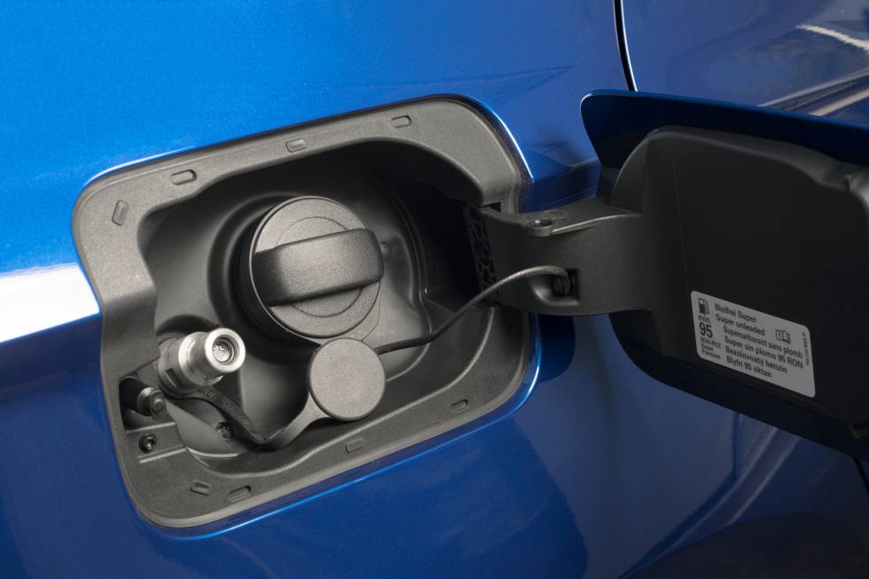 Toma doble de depósito del Seat León TGi.