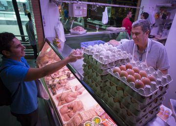 La escasez de huevos en Europa eleva los precios en España