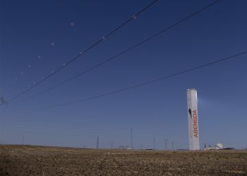 Abengoa paga a los pequeños bonistas y evita que soliciten el concurso necesario