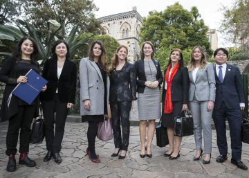 Quase a metade dos europeus acha que o papel mais importante da mulher é cuidar da casa