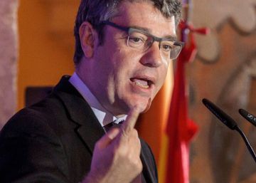 El ministro Nadal revela que algunas eléctricas también quieren el cierre de las centrales de ciclos combinados