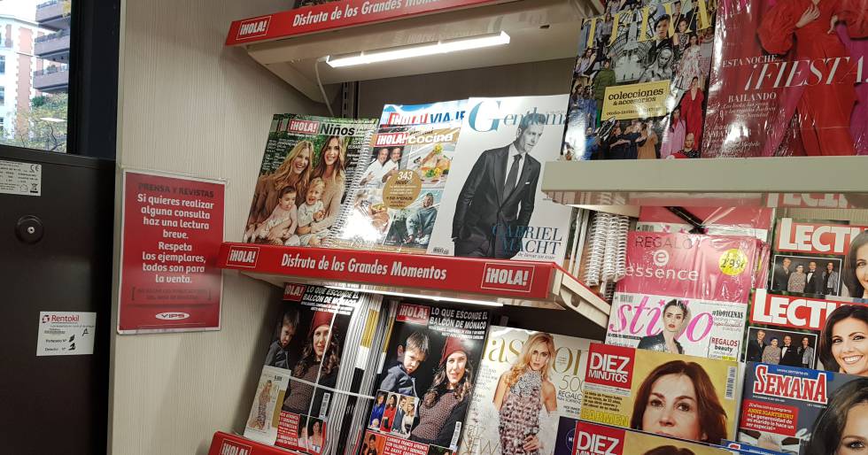 Muchos clientes se acercan al Vips para hojear las revistas y los diarios.