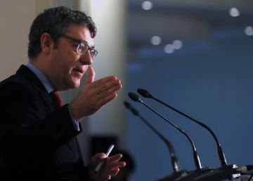 Nadal intenta que las eléctricas asuman el coste de desmantelar las nucleares