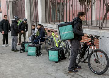 Un jutge de Madrid diu que els repartidors de Glovo no són falsos autònoms