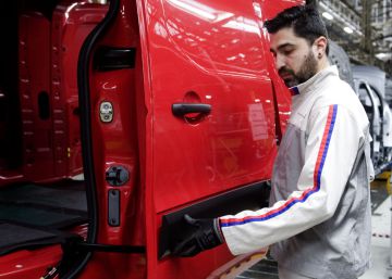 La industria española inicia la carrera del coche eléctrico en desventaja