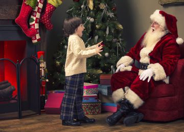 Despedida tras desvelar a una niña la identidad de Papá Noel
