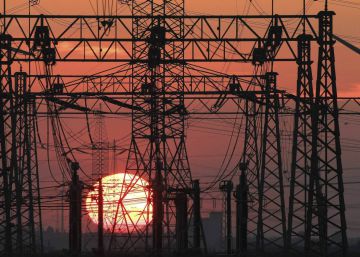El Gobierno congela la rebaja de la tarifa eléctrica a las industrias vascas