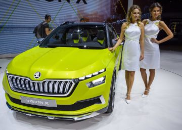 El automóvil empieza a despedirse de las ‘azafatas florero’