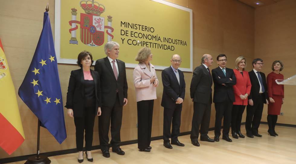 La vicepresidenta y siete ministros acompañaron a escolano en su toma de posesión.