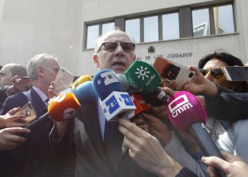 Rato sostiene ante el juez que cobró de forma legal sus conferencias