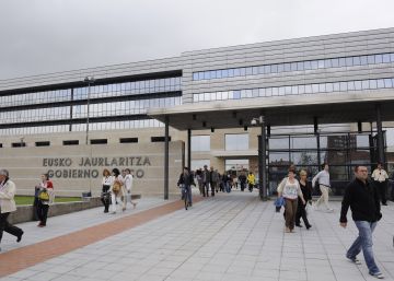 Euskadi reta a Rajoy en conciliación e igualdad