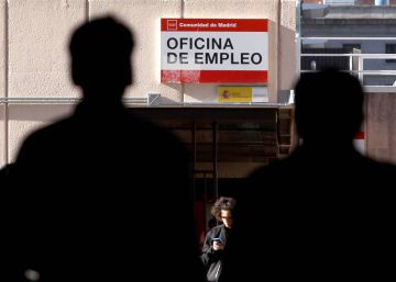 Las ayudas a parados sin ingresos enfrentan a Empleo con varias comunidades