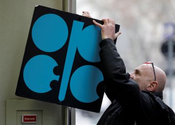 El petróleo toca precios récord en casi cuatro años por la menor oferta