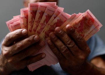 Venezuela confirma que retrasa dos meses su reforma monetaria