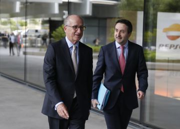 CaixaBank vende su participación del 9,4% en Repsol y sale del consejo de la petrolera