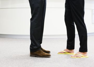 Prohibido ir al trabajo en chanclas